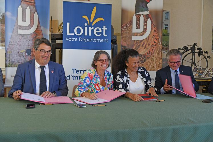 Lundi 17 juillet, à Isdes. Les représentants du Cher, du Loiret et du Loir-et-Cher ont signé une convention relative à la prévention des risques d'incendie en forêt de Sologne.