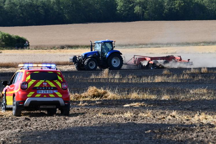 Une convention « Feux de chaume » existe entre la profession agricole et les Sdis de Seine-et-Marne, des Yvelines, de l'Essonne et du Val-d'Oise.