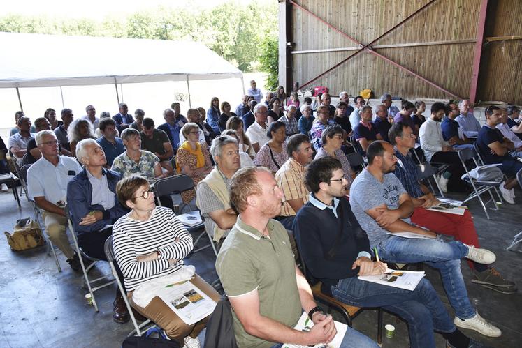 Au Val-Saint-Germain (Essonne), vendredi 23 juin lors de l'assemblée générale du Caerif.