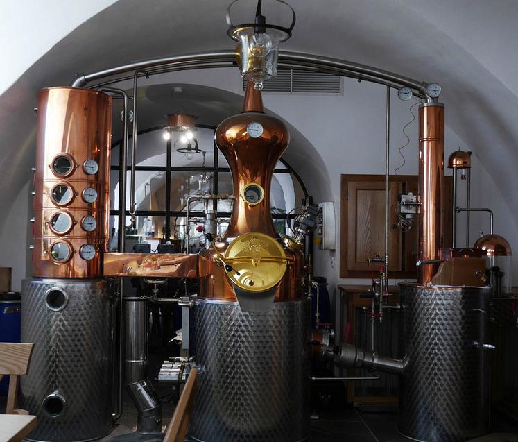 La chambre d'Agriculture propose une formation sur la distillation des plantes aromatiques.