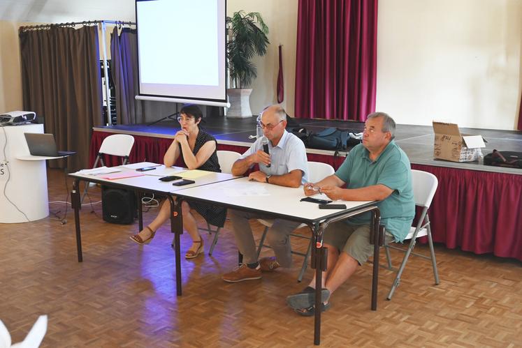 Mardi 11 juillet, à Couddes. François Cazin a présidé l'assemblée générale de la FAV 41, accompagné d'Isabelle Defrocourt, sa directrice, et Denis Bourdin, son trésorier.