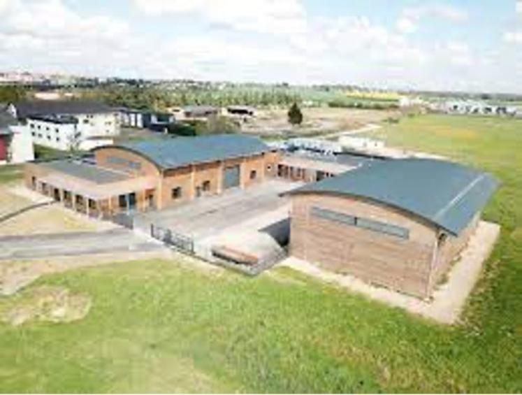 Le nouveau bloc machinisme du lycée du Chesnoy a été inauguré à la rentrée dernière. Le lycée recrute, pourquoi pas vous ?