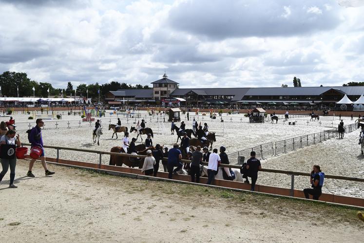 Cavaliers, cavalières et leurs coachs étaient présents en nombre durant le Generali Open de France 2023 au parc équestre fédéral de Lamotte-Beuvron. 