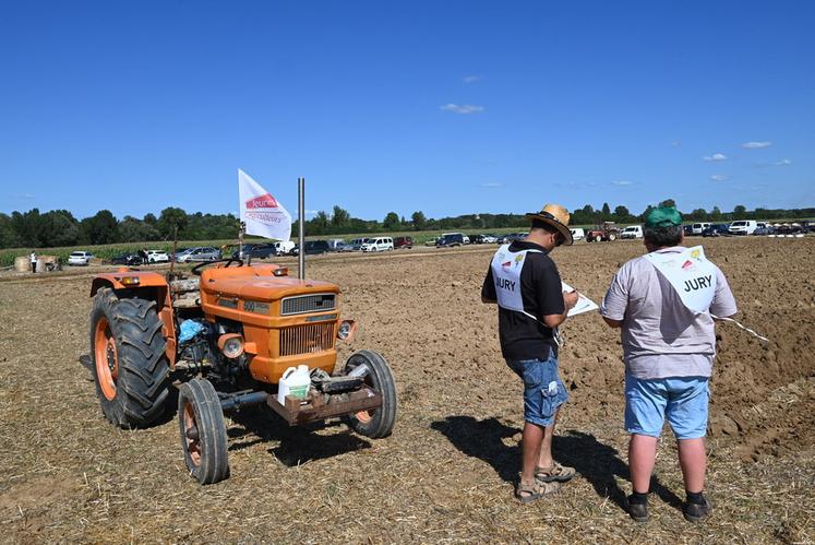 Festi'campagne 2023 a eu lieu à Pouillé les 19 et 20 août. Le traditionnel concours de labour départemental s'est déroulé le dimanche après-midi sous l'œil avisé du jury. 