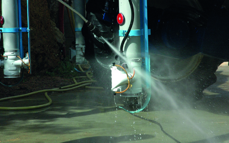 En viticulture, l’eau est utilisée pour la vigne, mais aussi pour nettoyer régulièrement le chai, les matériels et les machines. Sa gestion constitue donc un enjeu majeur.