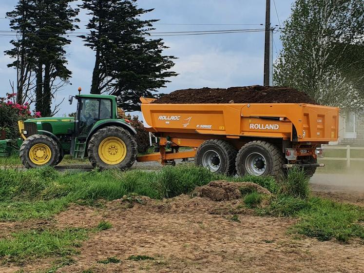 Propre à chaque pneumatique, la charge admissible varie en fonction de la vitesse d’avancement et de la pression de gonflage. 