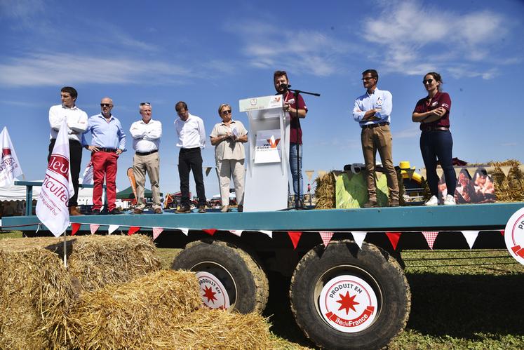 De gauche à droite durant le temps inaugural : Benjamin Demailly, Patrick Pelletier, Christophe Hillairet, Philippe Court, Marie-Christine Cavecchi, Nicolas Hervin, Sébastien Dromigny et Alix Heurtaut.