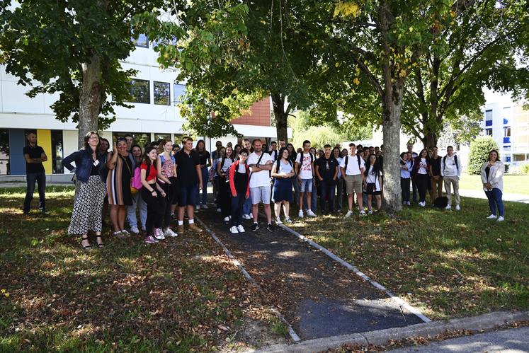 Lundi 4 septembre, à Areines. Les élèves de seconde, accompagnés par leurs parents, font leur rentrée au lycée agricole de Vendôme en débutant par une visite d'établissement. 