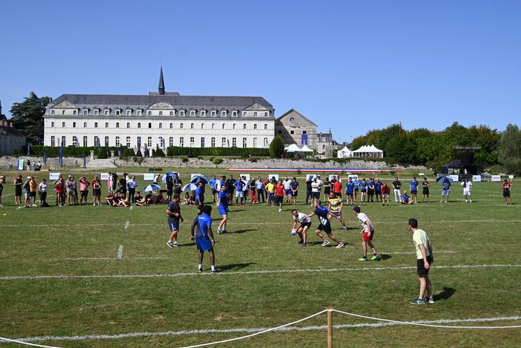 Axéréal était partenaire du tournoi de rugby Heritage Cup à Pontlevoy. Pour l'occasion, le groupe coopératif a organisé un tournoi de rugby en interne avec des matchs qui se sont déroulés lundi 4 septembre. 
