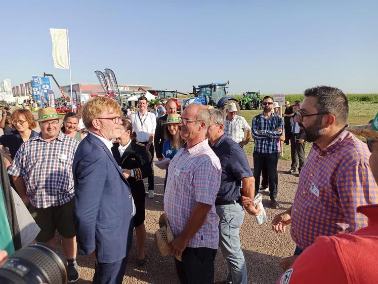 Jeudi 7 septembre, à Outarville. Les représentants de la FNSEA CVL ont pu échanger avec le ministre Marc Fesneau à Innov-agri.
