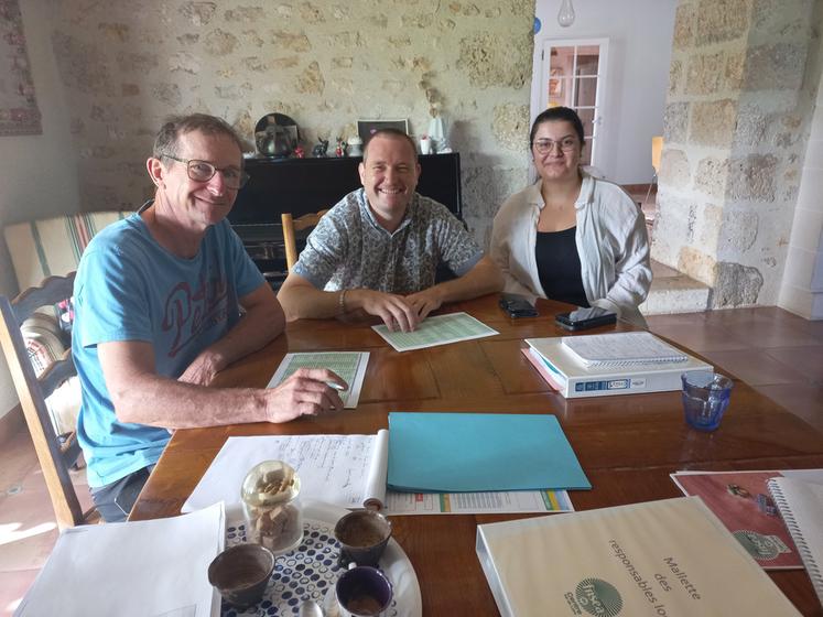 Mardi 5 septembre, à Pontlevoy. Melek Kilic, chargée de relations territoires à la FNSEA 41, rencontrait Laurent Bigot et Julien Verrier, respectivement président et référent com-com du SEA Val de Cher Controis.