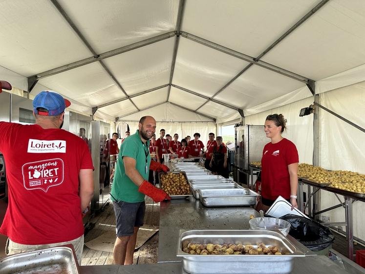 2,5 tonnes de pommes de terre grenailles ont été préparées en cuisine centrale.