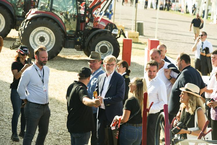 Jeudi 7 septembre, à Outarville. Durant près de deux heures, Marc Fesneau s'arrêtait sur les différents stands afin d'échanger.