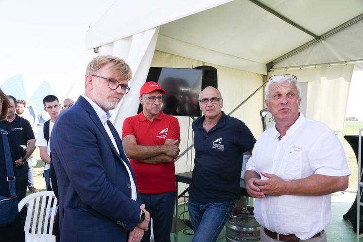 Au village de l'eau, la chambre d'Agriculture l'a interpellé pour parler des enjeux de l'irrigation notamment.