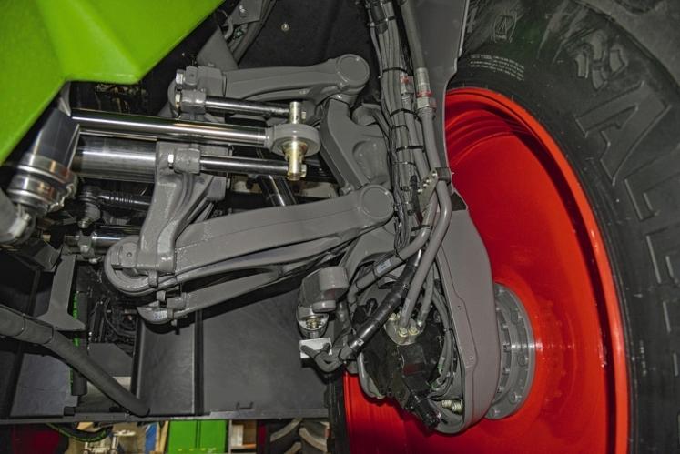Le Rogator est équipé de série d'un châssis hydropneumatique suspendu et d'un système de stabilisation active du châssis. 