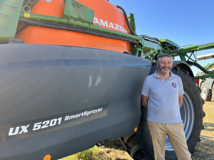 Emmanuel Levêque, d'Amazone : « Avec ce système, on s’éloigne de la pulvérisation classique pour travailler quasiment sans recouvrement ».