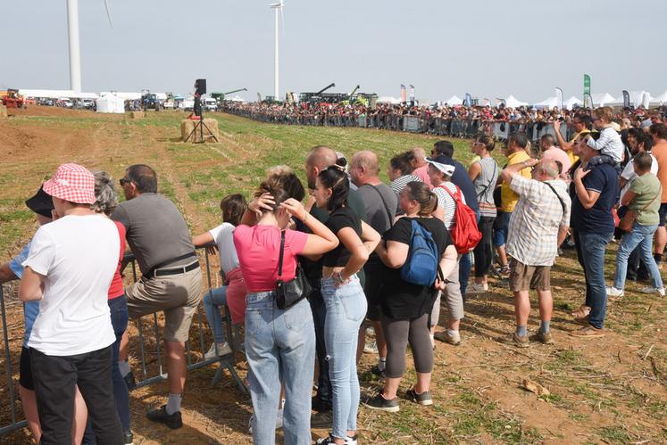 Le public semble toujours autant féru de sports mécaniques...