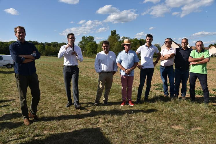 Vendredi 15 septembre, aux Granges-le-Roi (Yvelines). Les viticulteurs ont présenté leur première cuvée au grand public.