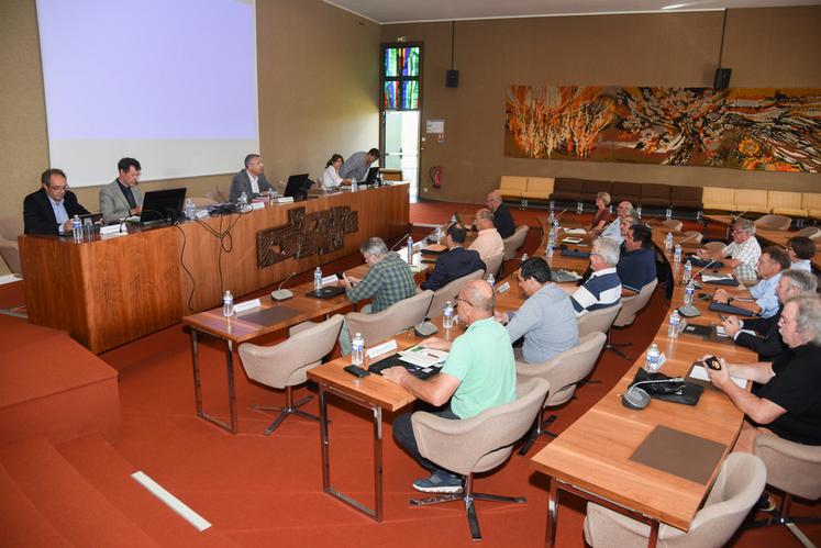 Le 18 septembre, à Chartres. Budget rectificatif, tour de l'actualité agricole, bilan des moissons, situation de la SCIC Sur le champ!, délibérations... Les membres de la Chambre n'ont pas chômé lors de cette session de rentrée.