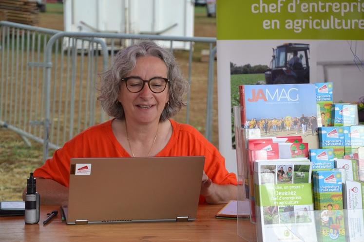 Dimanche 17 septembre, à Guillonville. L'animatrice Anne Cluzeaud était présente à la Fête de l'agriculture des JA d'Eure-et-Loir pour promouvoir l'outil PAI.