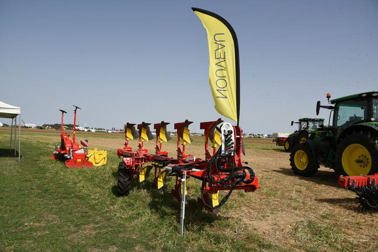 La Servo 3000 est une charrue ­portée mi-lourde réversible.