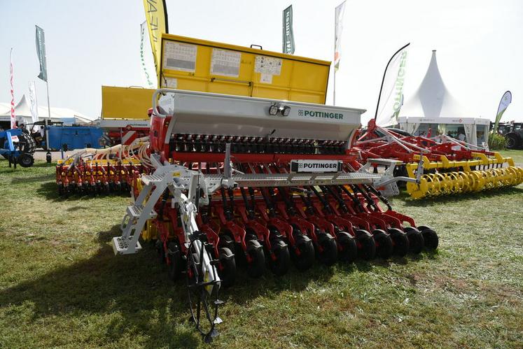 Du 5 au 7 septembre, à Outarville. Le constructeur Pöttinger a présenté ses nouveautés à Innov-agri. Ici, le semoir mécanique Vitasem avec un entraînement mécanique.