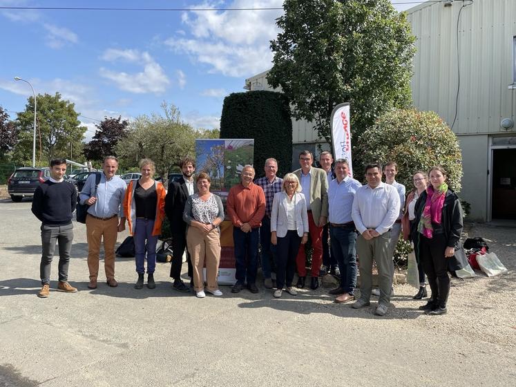 Le 30 août, au Thillay (Val-d'Oise). Les représentants de la filière horticole et pépinière, accompagnés de ceux de la chambre d'Agriculture, ont rencontré les responsables et élus des entités régionales. 