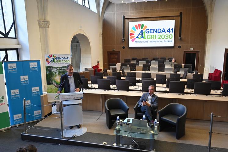 Vendredi 22 septembre, à Blois. Une conférence avait lieu sur le thème de l’attractivité dans l’agriculture, organisée conjointement par la chambre d’Agriculture et le conseil départemental.