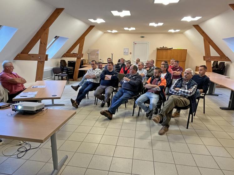 Jeudi 21 septembre, à Magnanville (Yvelines). Les adhérents de l'Union de Mantes ont tenu leur réunion de rentrée dans un contexte d'actualité chargée.