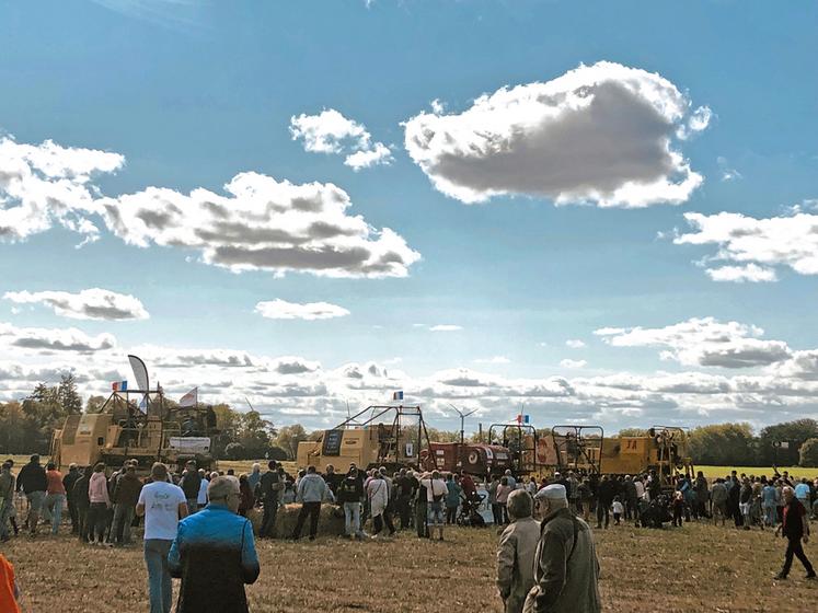 Samedi 23 septembre, à Méreau (Cher). Soleil radieux pour le retour des Rurales folies après plusieurs années d'interruption. 