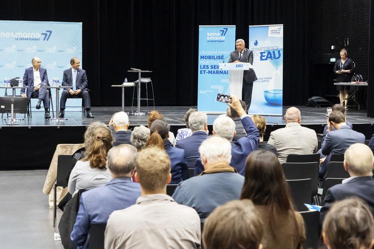 Meaux, vendredi 22 septembre. Ouverture du premier Forum départemental de l'eau par le président Jean-François Parigi aux côtés de Jean-François Copé et Patrick Ollier.