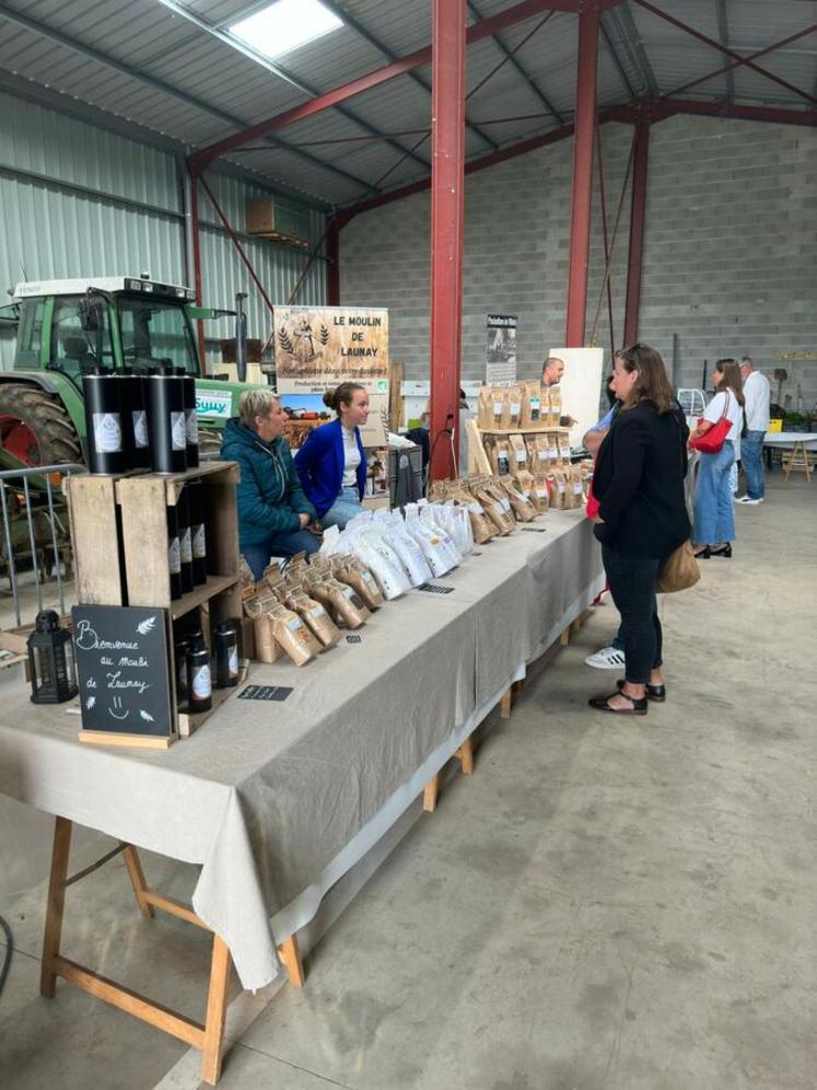 Un marché du terroir, en partenariat avec des exploitations proches du lycée, était organisé.