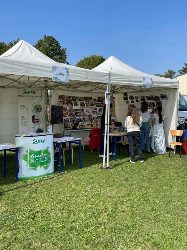 À Magnanville (Yvelines), samedi 30 septembre. Le lycée Sully a célébré ses 80 ans d'existence.