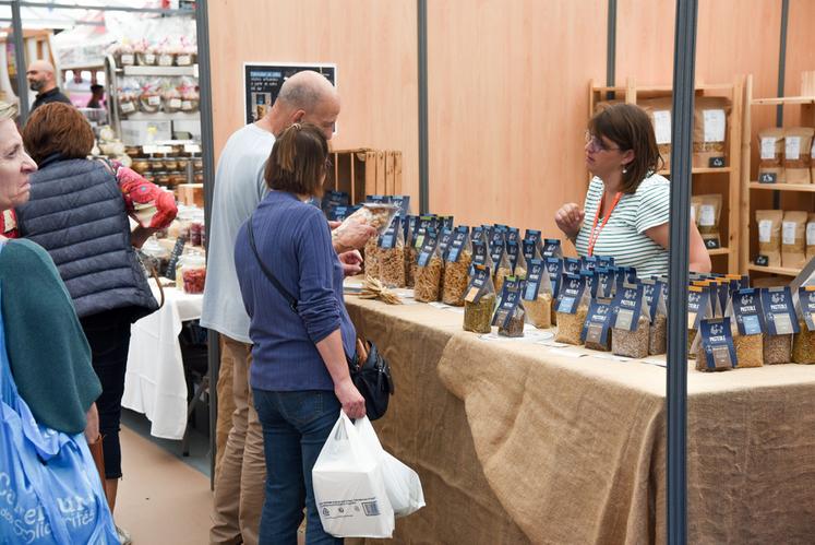 Vendredi 6 octobre, à Chartres. Maud Lucas (à d.) a assuré la présence des pâtes Pastéole sur la durée des Artisanales et proposé des nouveautés.