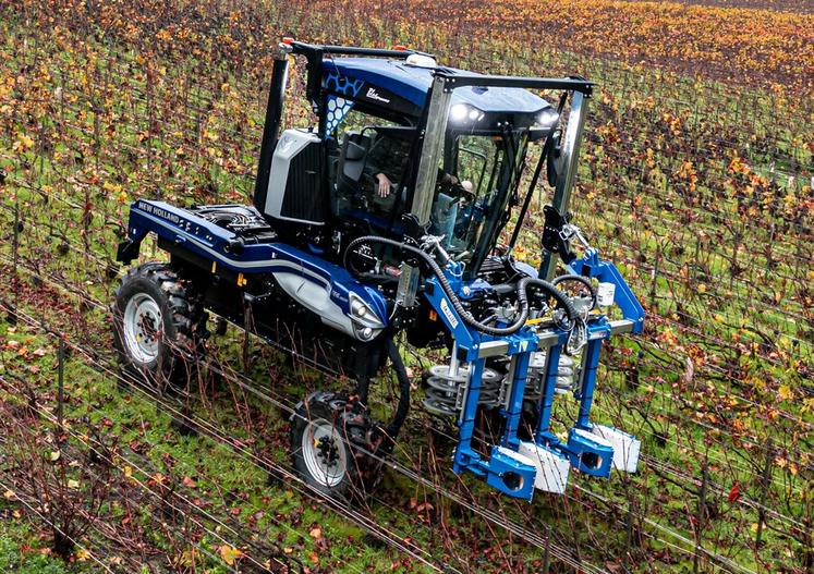 Quatre ans après être rentré sur le marché des tracteurs enjambeurs, la marque New Holland présente des nouvelles gammes. 