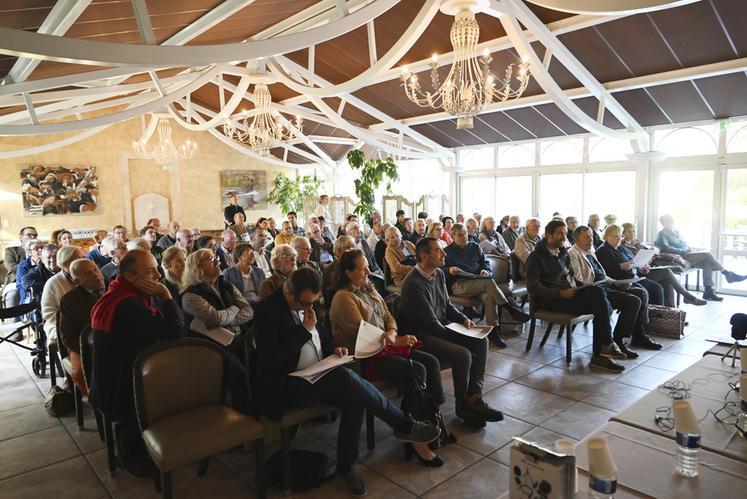 Vendredi 6 octobre, à Salbris. Une centaine de personnes étaient présentes lors de l'assemblée générale du syndicat des forestiers privés de Loir-et-Cher. 
