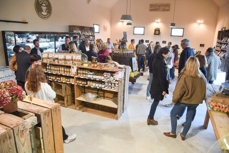 Le 16 octobre, à Bailleau-le-Pin. La boutique Baïo a été inaugurée en présence des nombreux producteurs locaux qui l'approvisionnent.