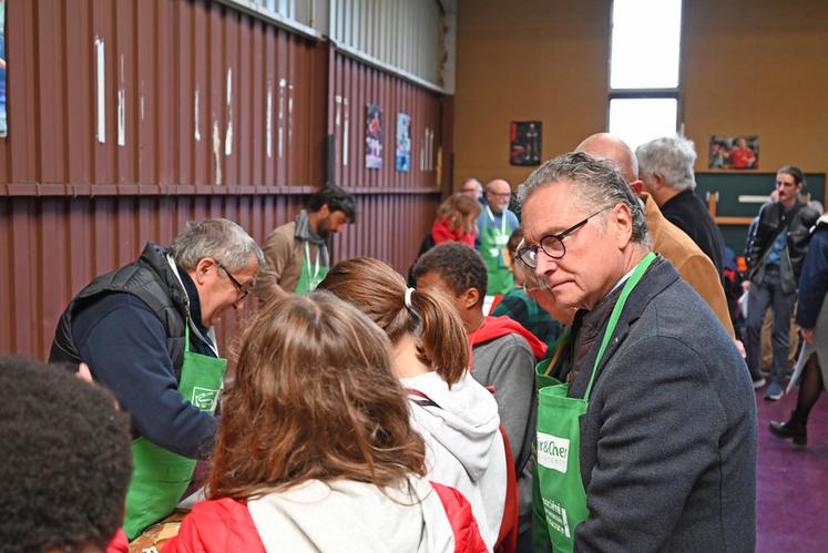 Lors d'une visite officielle, mardi 17 octobre, Philippe Gouet, président du conseil départemental de Loir-et-Cher, a visité les ateliers et d'échangé avec les élèves présents. 