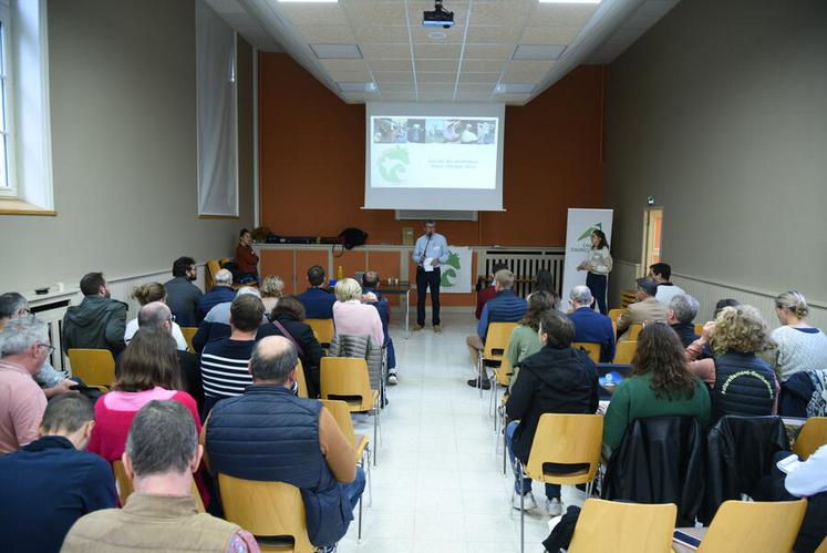 Jeudi 19 octobre, à Sully-sur-Loire. La journée des partenaires Osons l'élevage a réuni une soixantaine de personnes.