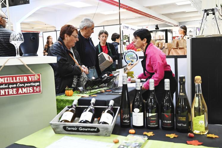 Différents producteurs locaux ont présenté une grande variété de produits : pâtes, vin, bière, plantes aromatiques ou encore fromages de chèvre.