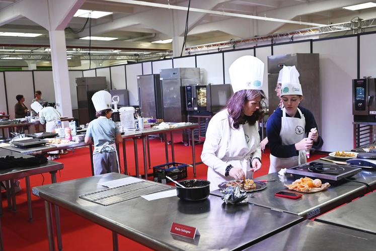Des cours de cuisine amateurs et professionnels ont rythmé les deux jours du salon. Le niveau était relevé avec la création de mets raffinés et succulents. 