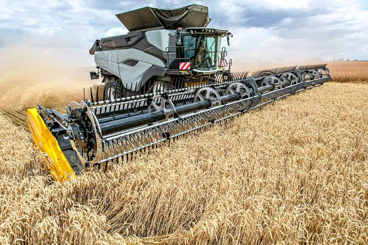 Le concept de la nouvelle moissonneuse-batteuse à double rotor axial CR de New Holland a été mis au point pour obtenir une densité de puissance maximale tout en respectant les restrictions légales du transport.