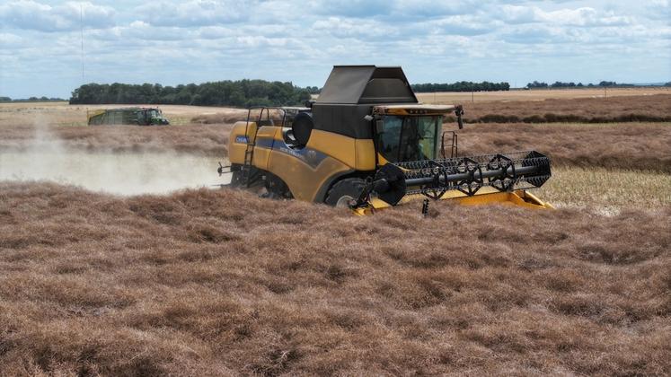 Le pilotage de la machine est assuré par celui qui exploite les parcelles.