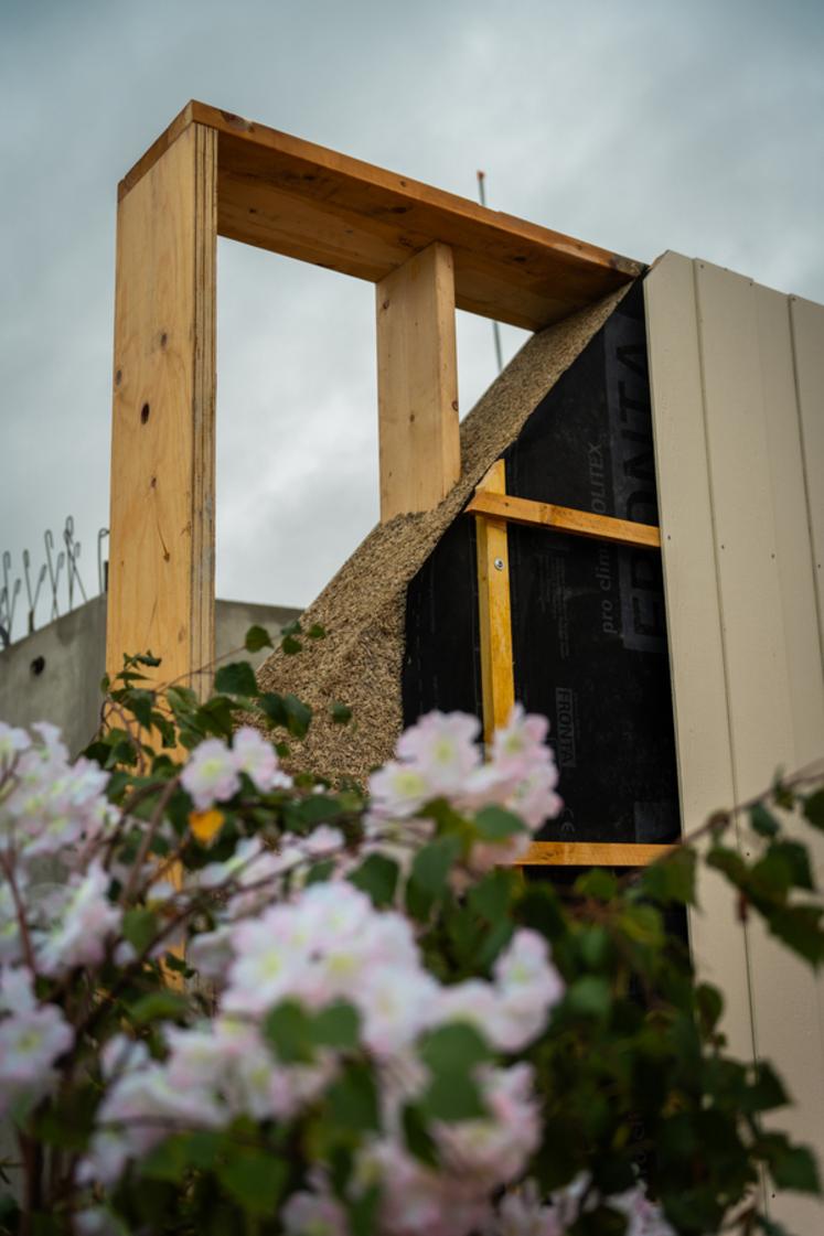 Module de mur préfabriqué en béton de chanvre.