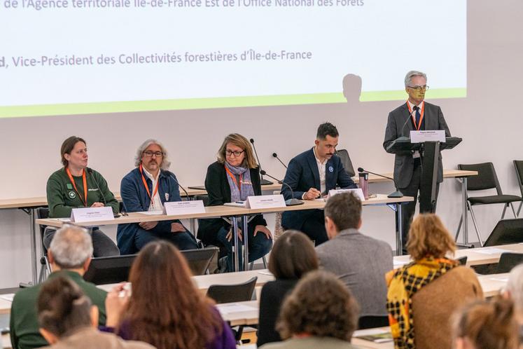 Une table ronde s'est tenue sur l'état des forêts franciliennes et l'impact du changement climatique.