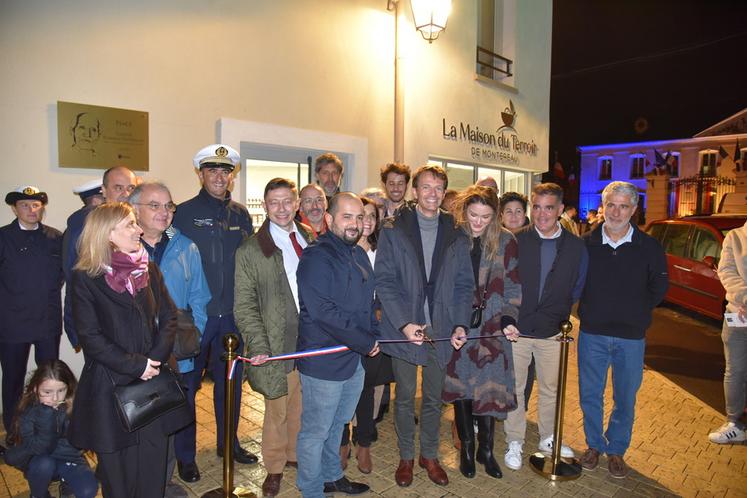 Montereau-Fault-Yonne, vendredi 10 novembre. Inauguration venteuse et humide de la Maison du terroir avant l'ouverture au grand public dès le lendemain.