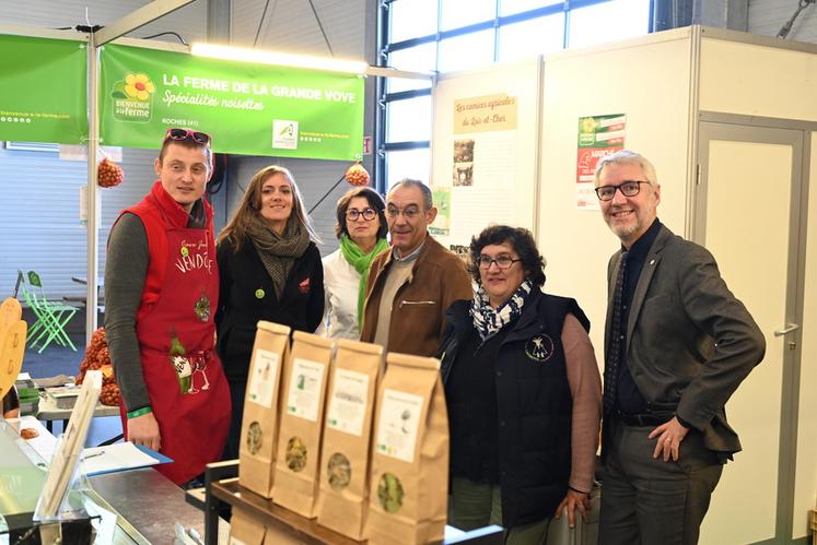 Du 17 au 19 novembre à Ferme expo Tours, la chambre d'Agriculture de Loir-et-Cher avait organisé un stand sur lequel étaient présents des producteurs du réseau Bienvenue à la ferme. Le député Christophe Marion est venu leur rendre visite.