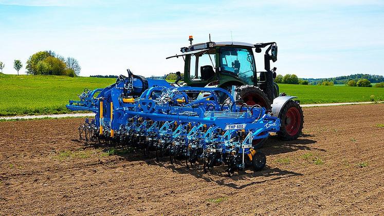 La nouvelle bineuse Treffler permet un désherbage mécanique de très grande précision. 