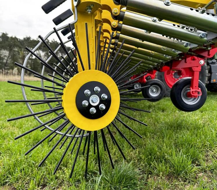 La herse-étrille rotative RW est adaptée aux exploitations ayant beaucoup de masse organique dans la culture.