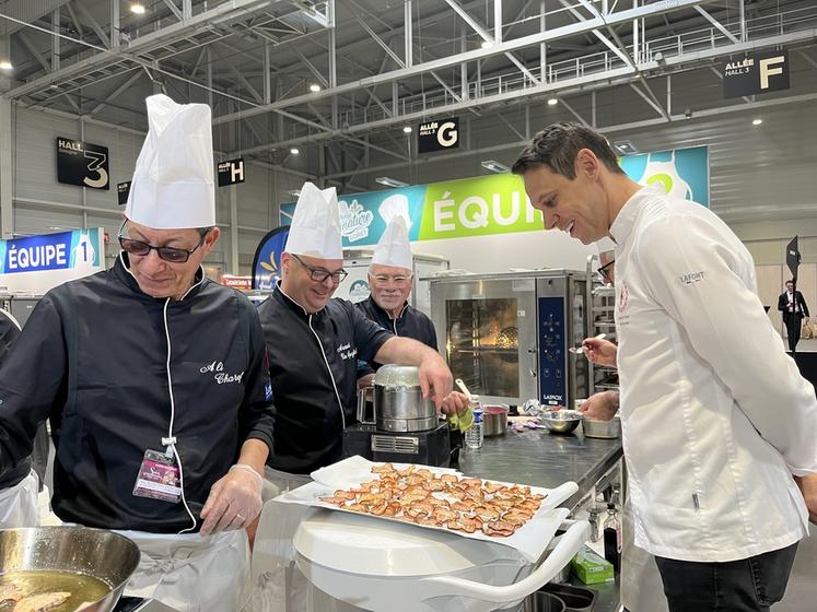 Sébastien Vauxion, fils de producteurs de plants de légumes dans le Loiret et aujourd'hui chef cuisinier, salue la richesse du terroir loirétain avec des produits très variés tels que volaille ou légumes et des produits d'exception (caviar, safran).